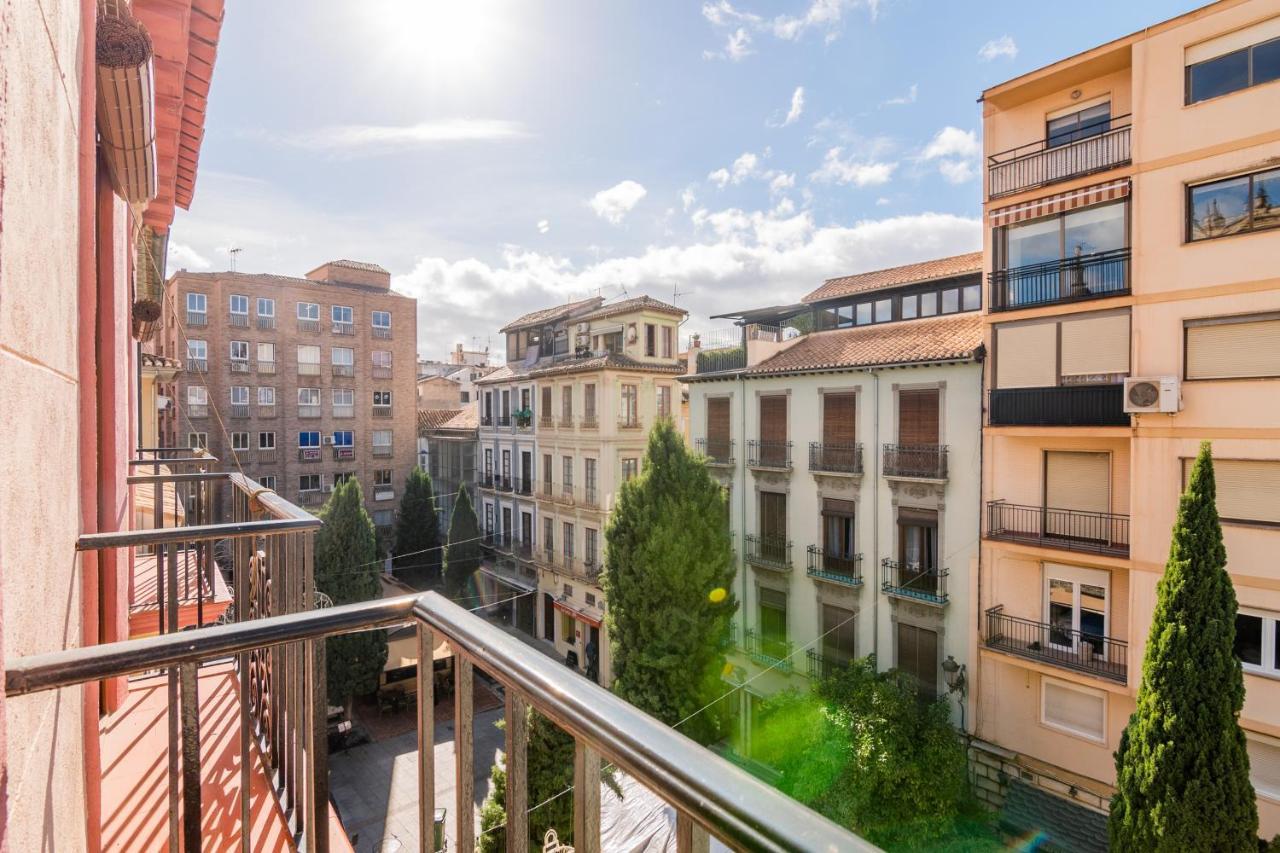 Tuguest Plaza Pescaderia - Catedral Apartment Гранада Екстериор снимка