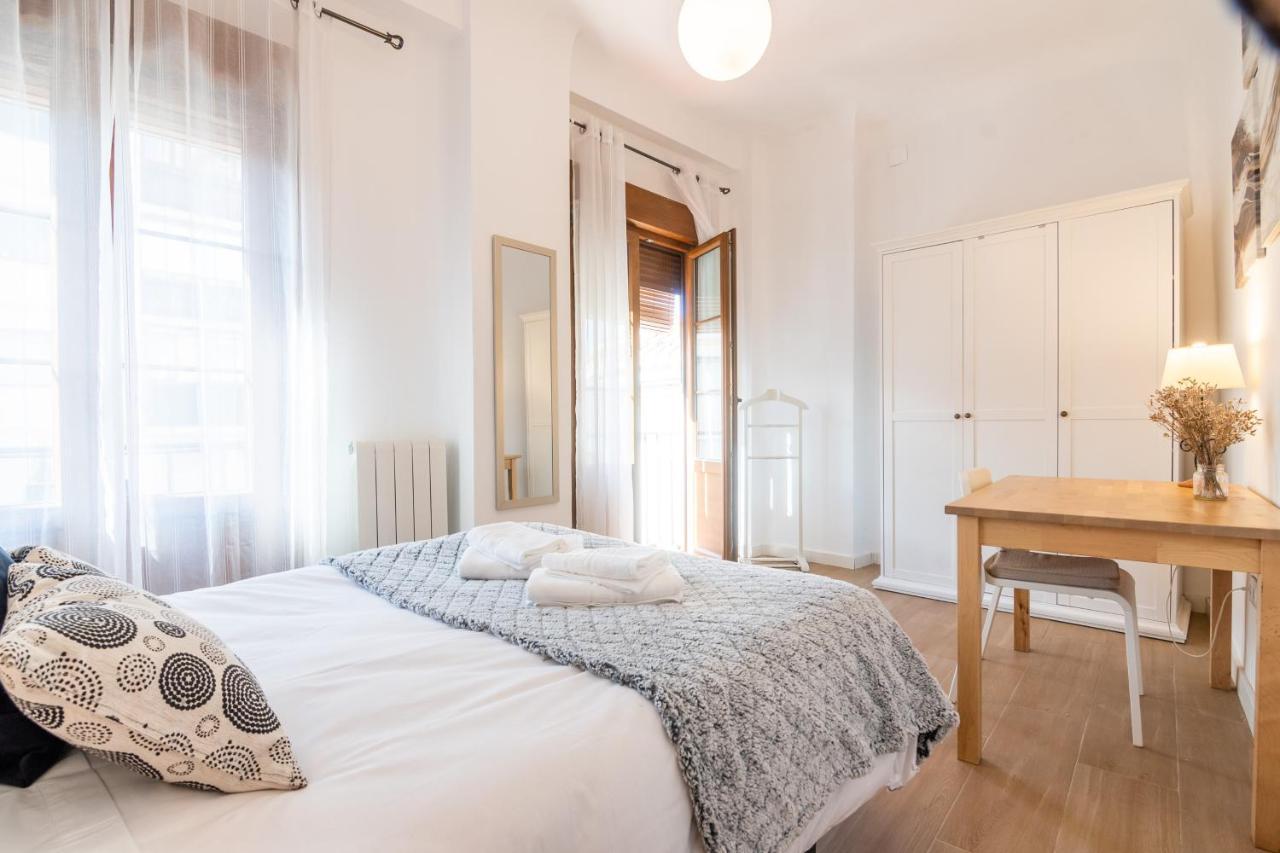 Tuguest Plaza Pescaderia - Catedral Apartment Гранада Екстериор снимка