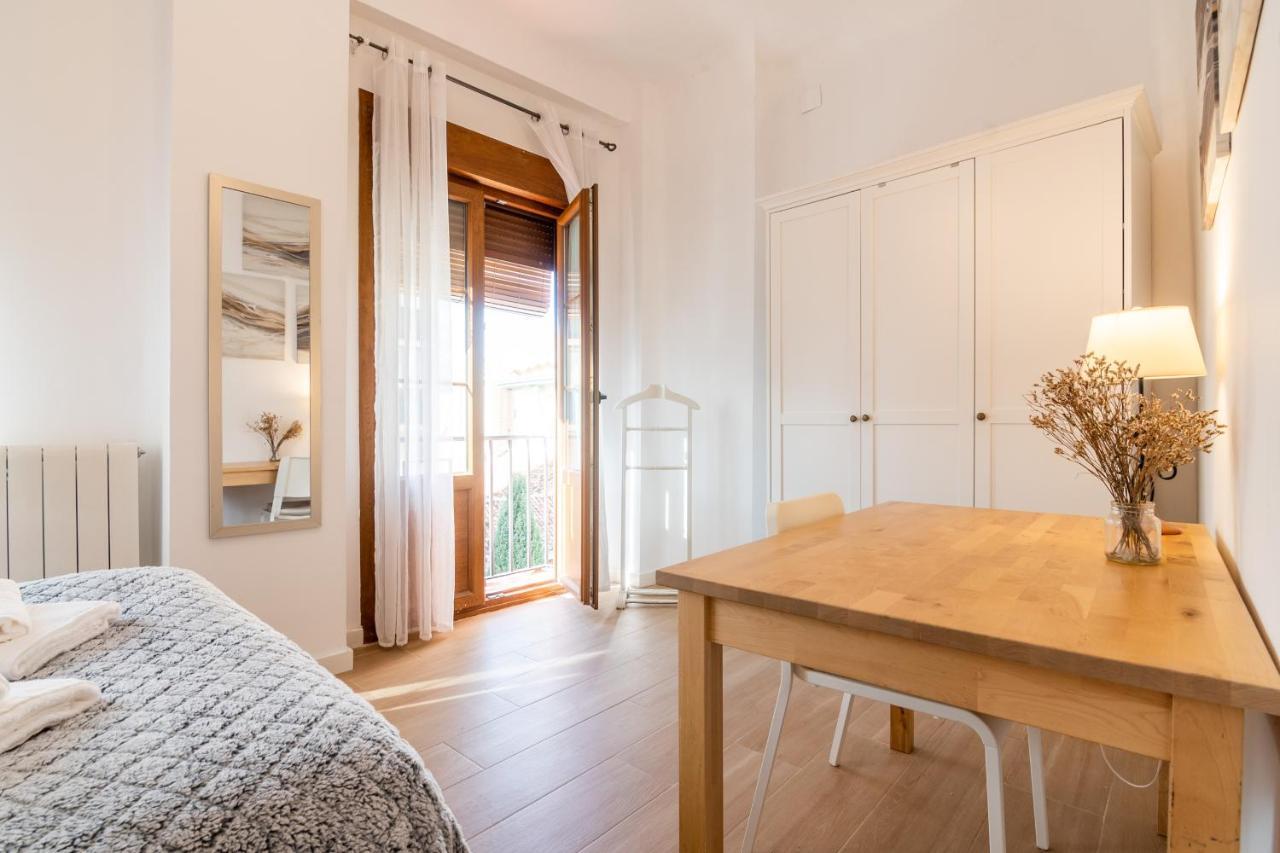 Tuguest Plaza Pescaderia - Catedral Apartment Гранада Екстериор снимка