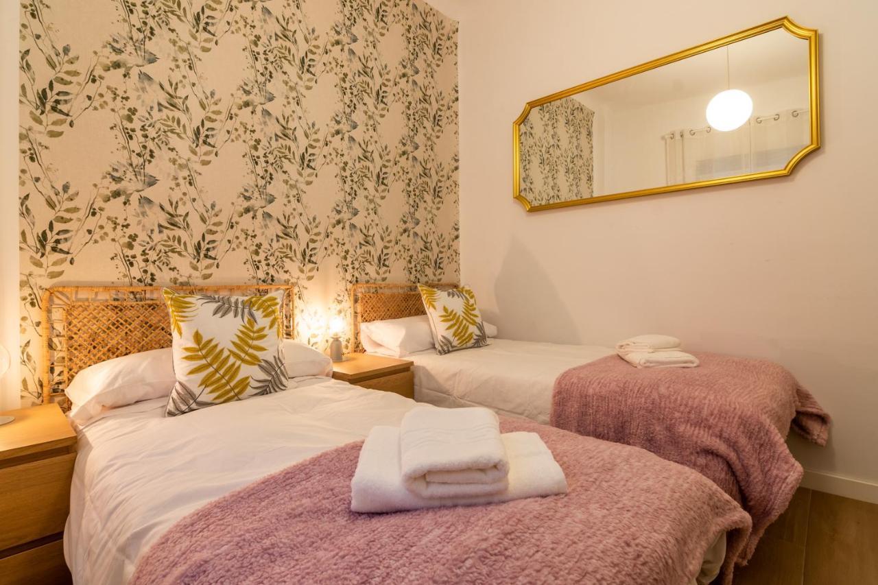 Tuguest Plaza Pescaderia - Catedral Apartment Гранада Екстериор снимка
